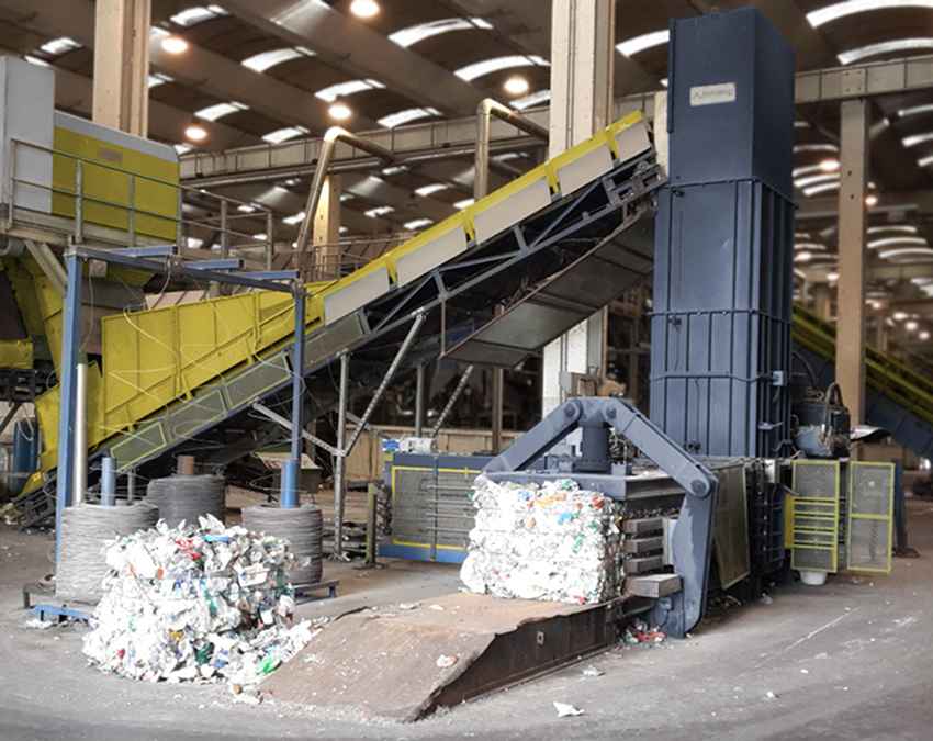 Imballaggi in plastica - impianto di pressatura e legatura